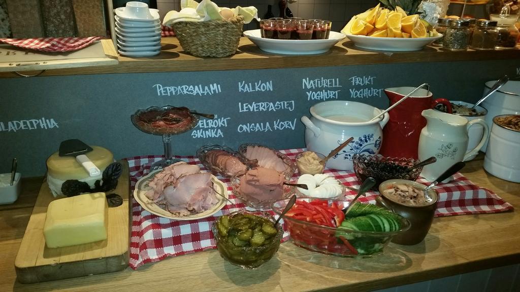 Hotell Pilen Umea Bagian luar foto