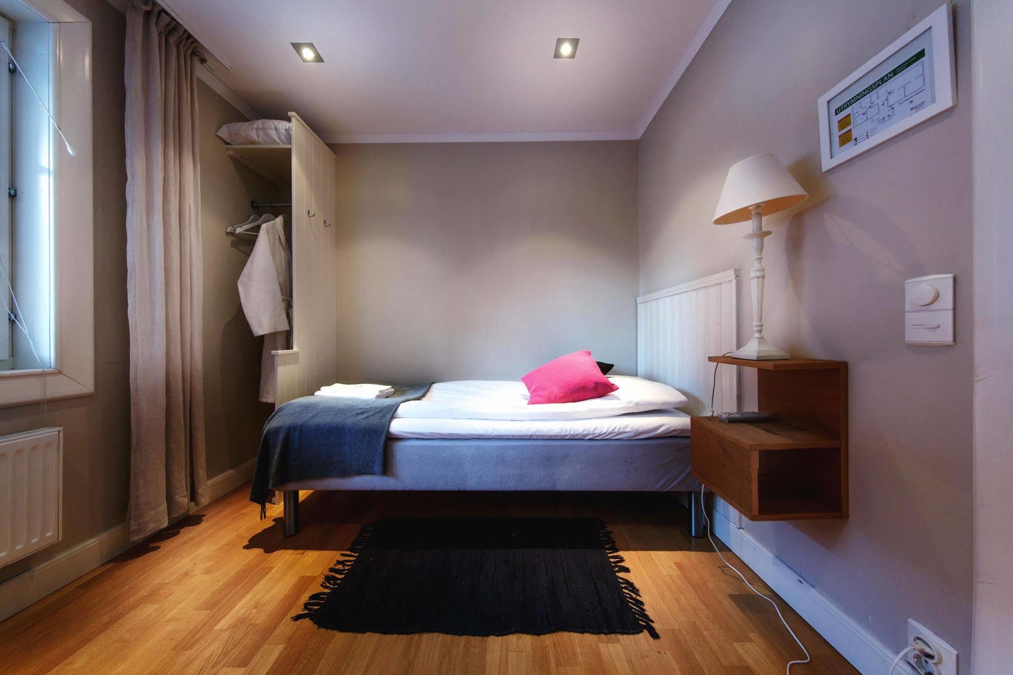 Hotell Pilen Umea Bagian luar foto
