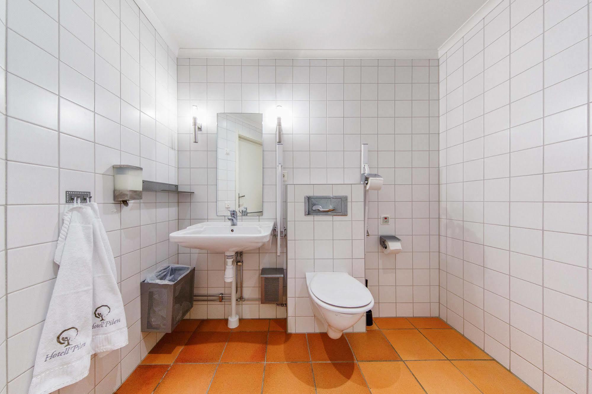 Hotell Pilen Umea Bagian luar foto