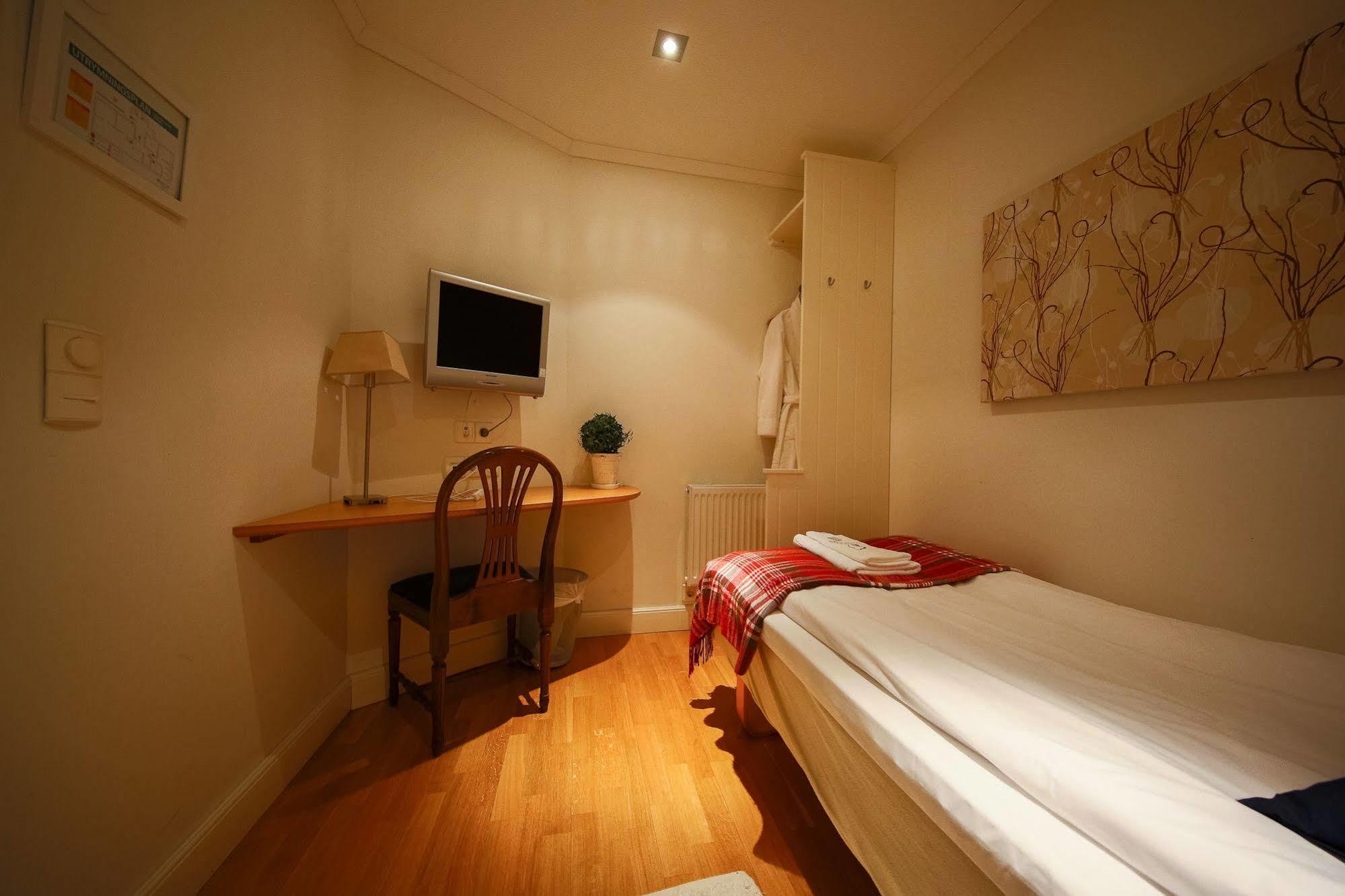 Hotell Pilen Umea Bagian luar foto