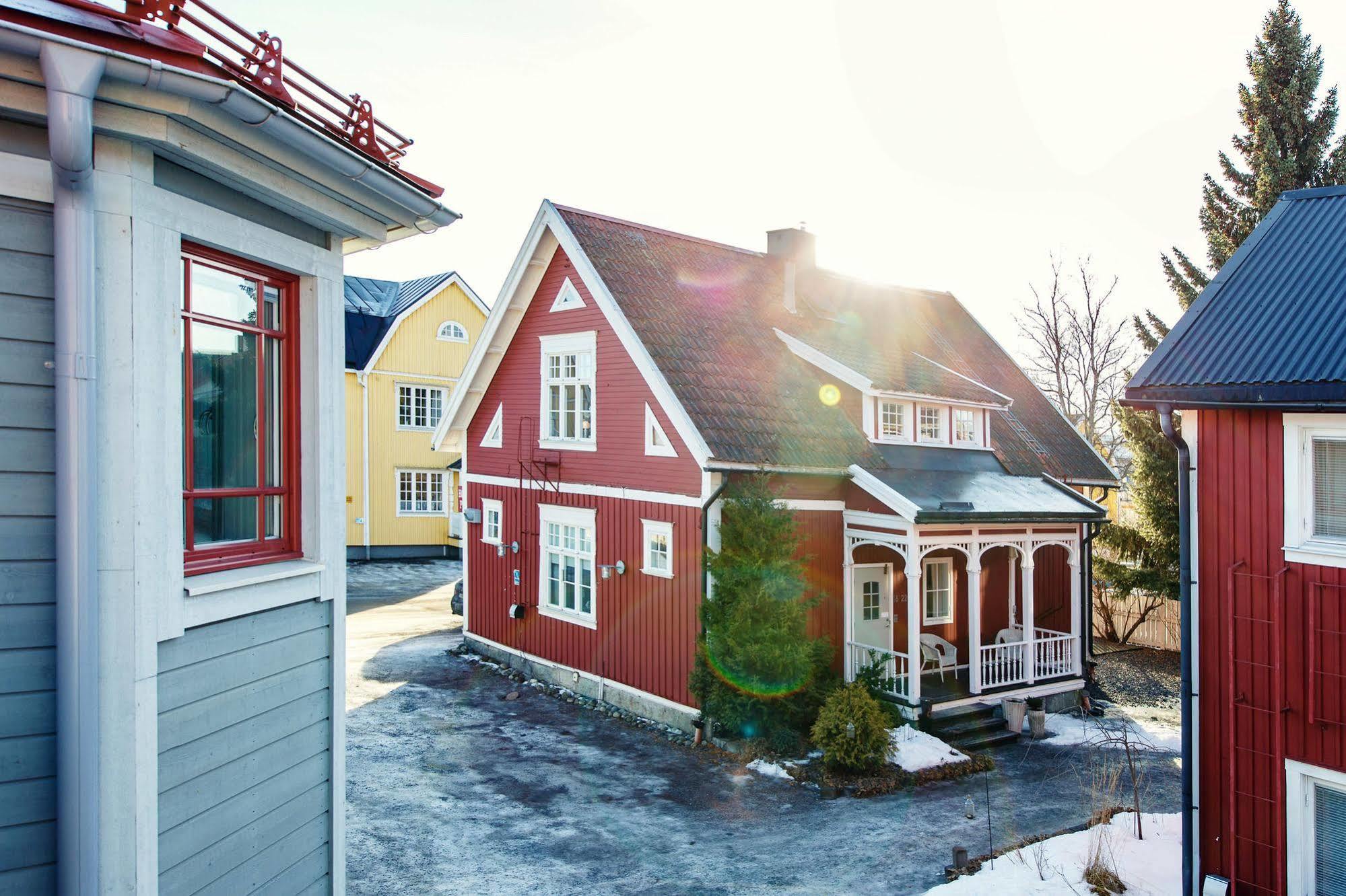 Hotell Pilen Umea Bagian luar foto